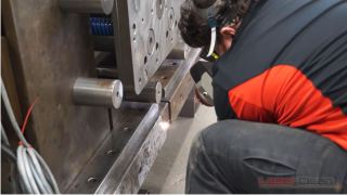 Sustainable plastic mould cleaning